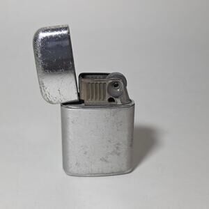 Ronson Typhoon Silver Tone Lighter Vintage US Patd 188507 Hong Kong